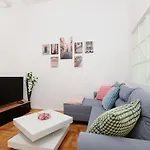 Akacfa 7 Two Bedroom Central Apartment