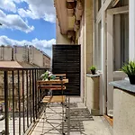 Akacfa 7 Two Bedroom Central Apartment