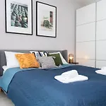 Chic206 Retreat: Modern 1Br Gem With Balcony By Nw
