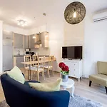 Cozy In The Heart Of Budapest With Terrace And Tub