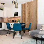 Chic206 Retreat: Modern 1Br Gem With Balcony By Nw