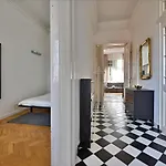 Budape Apartman House 10