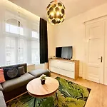 Luxory Design Apartment#Bakats#Freeparking#8Ppl