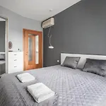 Urban Jungle Oasis King With Free Parking