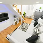 Charming Apartment In Damjanich Str., Lucas