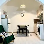 White Apartment Near The Famous New York Cafe
