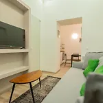 Downtown Studio Flat In Budapest, Mona