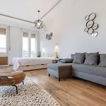 Midtown Gleaming Apartment