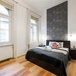 Spacious & Cozy Central Apartment W/ Terrace
