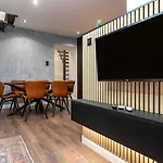 Downtown Luxury By Stlcz With 2 Bathrooms