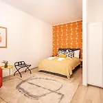 Warm Elegance Retreat : 75 M2 Comfort Near New York Cafe