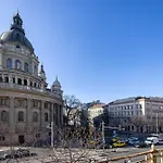 Luxurious Central Apartment W/ A Stunning View To The Basilica