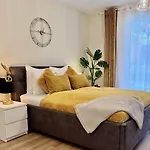 Standard Apartment By Hi5-Corvin 7