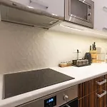 Global Living - Kertesz Haven Hideaway
