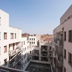 Central Passage Urban Nest