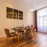 Andrassy Heritage Superior Apartment