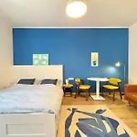 Stray Birds Fashion Apartment With 2Ppl/Wifi/Ac
