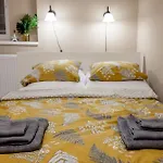 Roomback Rooms - 2Br Apt With Ac Near Deak Ter