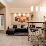 Roomback Rooms - 2Br Apt With Ac Near Deak Ter