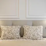 Luxurious Central 4Bedrm 3Bathrm Residence W/ Balcony
