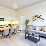 Exclusive & Spacious Central Residence W/ 4Bedrm 2Bathrm