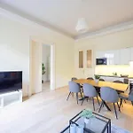 Exclusive & Spacious Central Residence W/ 4Bedrm 2Bathrm