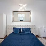 Opera Balkony Luxury Apartment With Free Parking