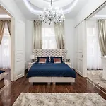 Opera Balkony Luxury Apartment With Free Parking