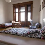Pal\'S Hostel And Apartments