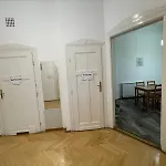 White Pearl Rooms Near Gozsdu