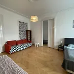 White Pearl Rooms Near Gozsdu