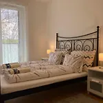 Westside Residence Apartment - Modern & Peaceful - Free Garage!