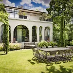 Bagatelle Gardenhouse
