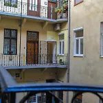 Free Parking, Downtown Apartment Near New York Cafe