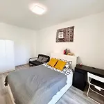 New 2022 Family&Friends Downtown Ac 3Br 2Ba Free Parking Big Balcony Near Metro&Train Station Self Check-In Apt