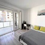 New 2022 Family&Friends Downtown Ac 3Br 2Ba Free Parking Big Balcony Near Metro&Train Station Self Check-In Apt