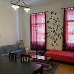 Anna 2 Bedrooms 2 Bathrooms 6 Bikes