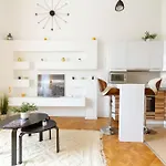 Bright Design Riverside Studio By Nw