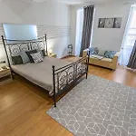 City Vibes Apartment - 3 Bdrms