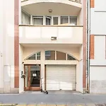 Convenient 2-Room Central Apartment