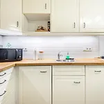 Convenient Apartment At Gastro Driven Location