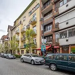 Quiet Charming Apartment Near The Center