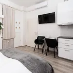 Extra Central - New - Charming Studio