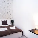 Central And New Design Apartment