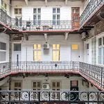 Very Central Convenient Flat