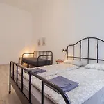 Dohany Apartment With 3Bedroom 1,5Bath - 9People