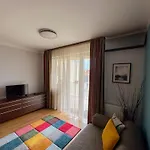 Cherry Abode Apartment With Terrace