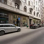 Kristi Tiptop Apartment In The Heart Of Budapest