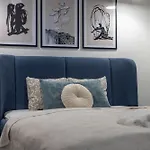 Artsy Nest Downtown Next To New York Palace