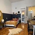 Rustic Apartment In Downtown Of Budapest